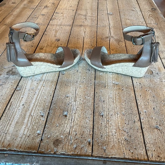 UGG Zoe Wedge Sandals Brown Leather Size 6 - Picture 3 of 10